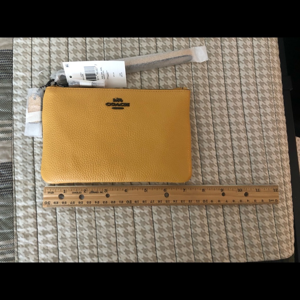 Coach wristlet, Large NWT honeycomb yellow w/pewter hardware - Picture 7 of 13